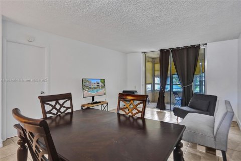 Condo in Tamarac, Florida, 1 bedroom  № 1360717 - photo 19