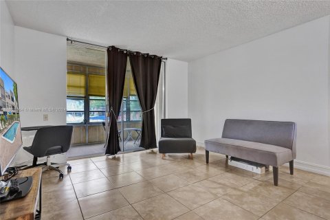 Condominio en venta en Tamarac, Florida, 1 dormitorio, 69.68 m2 № 1360717 - foto 7