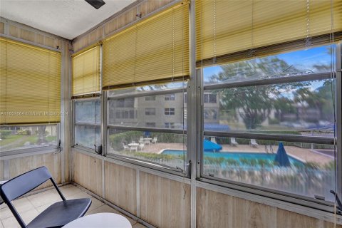 Condo in Tamarac, Florida, 1 bedroom  № 1360717 - photo 22