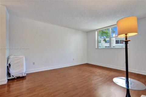 Copropriété à vendre à Tamarac, Floride: 1 chambre, 69.68 m2 № 1360717 - photo 14