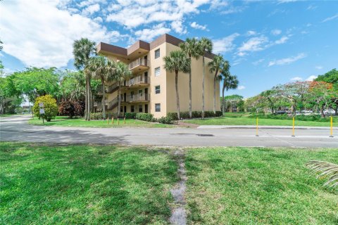 Condo in Lauderdale Lakes, Florida, 2 bedrooms  № 1072429 - photo 17