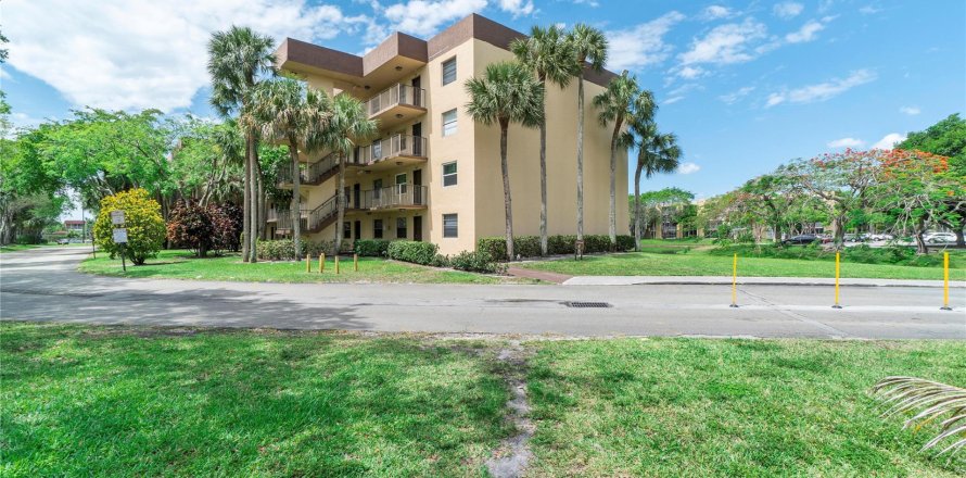 Condo in Lauderdale Lakes, Florida, 2 bedrooms  № 1072429