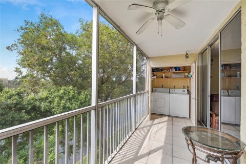 Condo in Lauderdale Lakes, Florida, 2 bedrooms  № 1072429 - photo 3