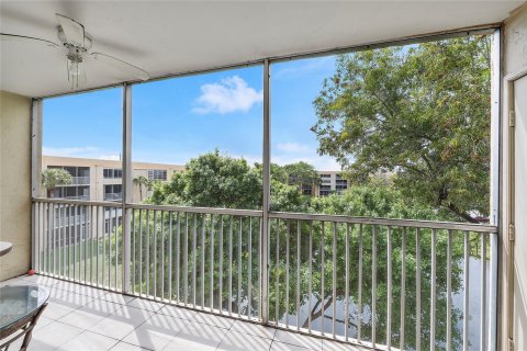 Condo in Lauderdale Lakes, Florida, 2 bedrooms  № 1072429 - photo 4