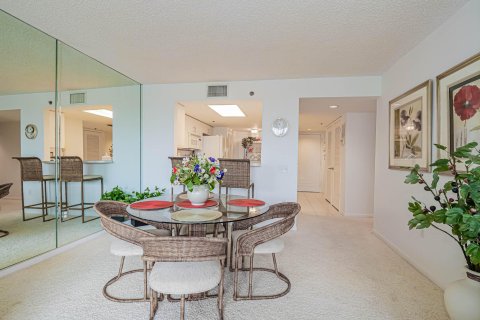 Condo in Hutchinson Island South, Florida, 2 bedrooms  № 1226966 - photo 18