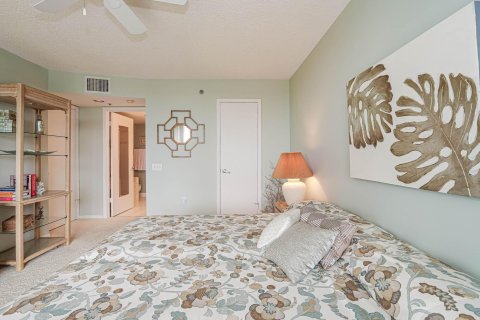 Condo in Hutchinson Island South, Florida, 2 bedrooms  № 1226966 - photo 14