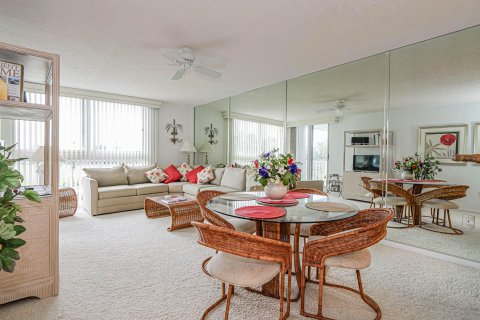 Condo in Hutchinson Island South, Florida, 2 bedrooms  № 1226966 - photo 17