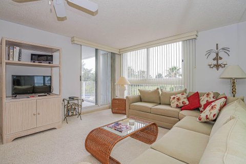 Condo in Hutchinson Island South, Florida, 2 bedrooms  № 1226966 - photo 25