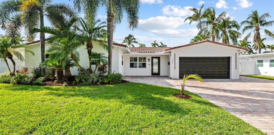 House in Fort Lauderdale, Florida 5 bedrooms, 244.43 sq.m. № 1357314