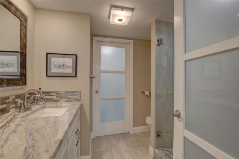 Condo in Indian Rocks Beach, Florida, 2 bedrooms  № 1267519 - photo 25