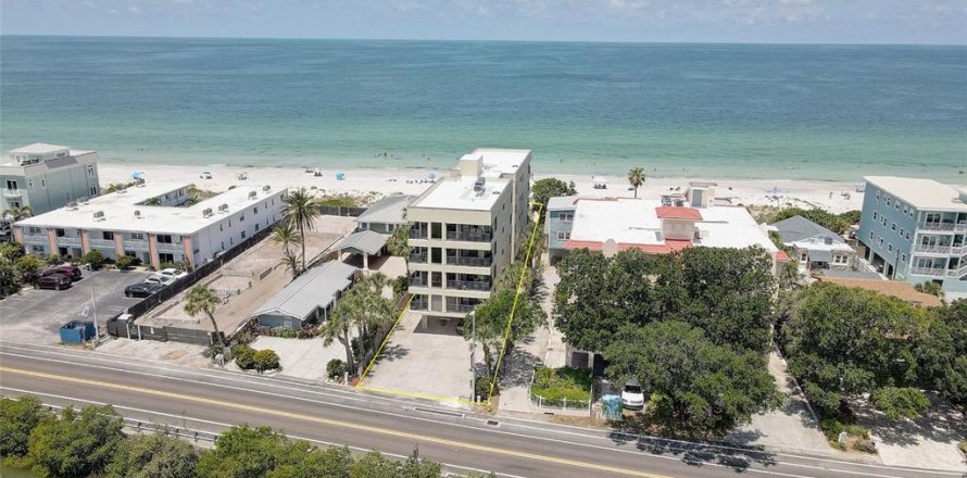 Condominio en Indian Rocks Beach, Florida, 2 dormitorios  № 1267519