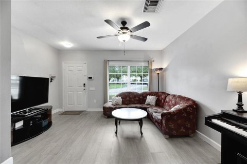 Townhouse in Brandon, Florida 2 bedrooms, 103.12 sq.m. № 1344374 - photo 13