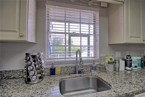 Condo in Tampa, Florida, 2 bedrooms  № 1344376 - photo 11