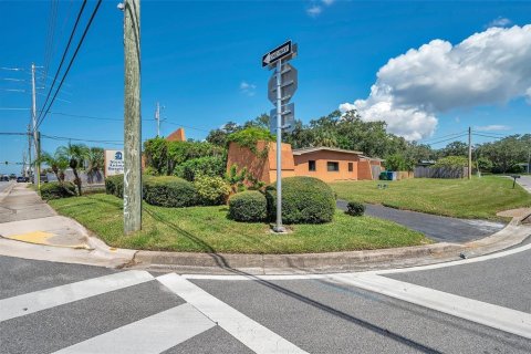 Propiedad comercial en venta en Saint Petersburg, Florida, 227.7 m2 № 1376261 - foto 4