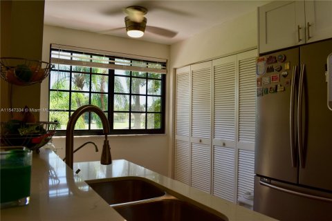 Copropriété à vendre à Pembroke Pines, Floride: 3 chambres, 131.92 m2 № 1060690 - photo 15