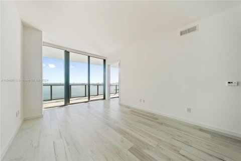 Condo in Miami, Florida, 1 bedroom  № 1060581 - photo 12