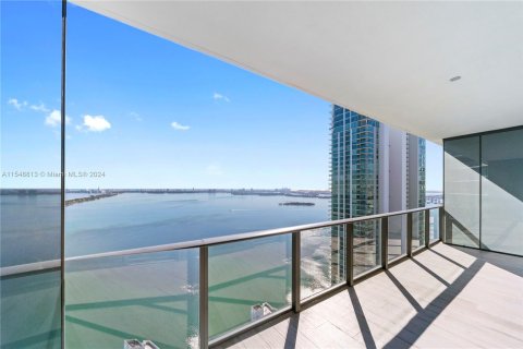 Condo in Miami, Florida, 1 bedroom  № 1060581 - photo 1