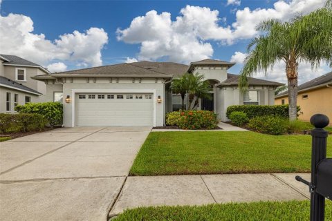 House in Wesley Chapel, Florida 4 bedrooms, 279.17 sq.m. № 1389122 - photo 2