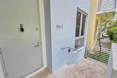 Townhouse in Miami Beach, Florida 3 bedrooms, 204.01 sq.m. № 1293990 - photo 3