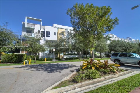 Townhouse in Miami Beach, Florida 3 bedrooms, 204.01 sq.m. № 1293990 - photo 1