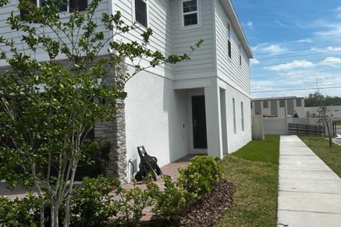 Townhouse in CYPRESS HAMMOCK in Kissimmee, Florida 4 bedrooms, 178.19 sq.m. № 1283730 - photo 1