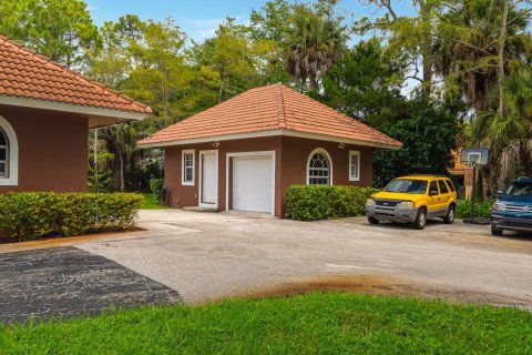 House in Wellington, Florida 5 bedrooms, 294.87 sq.m. № 1050225 - photo 22