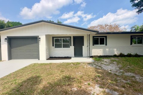 House in Stuart, Florida 4 bedrooms, 168.15 sq.m. № 1074803 - photo 17