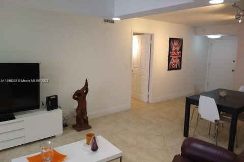 Condominio en venta en Miami Beach, Florida, 3 dormitorios, 143.07 m2 № 1045227 - foto 10