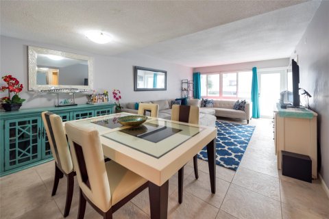 Condominio en venta en Pompano Beach, Florida, 2 dormitorios, 91.04 m2 № 1210617 - foto 13