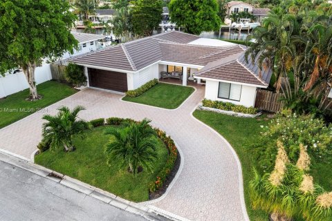 House in Fort Lauderdale, Florida 3 bedrooms, 207.26 sq.m. № 1347895 - photo 2