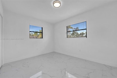 Villa ou maison à vendre à Miami Gardens, Floride: 3 chambres, 90.77 m2 № 1347892 - photo 25