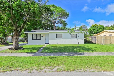 Villa ou maison à vendre à Miami Gardens, Floride: 3 chambres, 90.77 m2 № 1347892 - photo 1