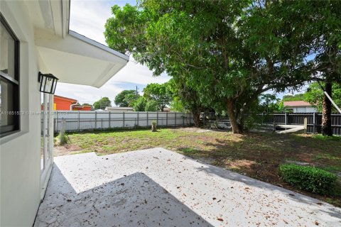 Casa en venta en Miami Gardens, Florida, 3 dormitorios, 90.77 m2 № 1347892 - foto 29