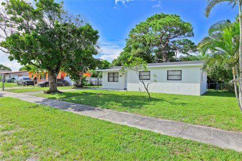 Villa ou maison à vendre à Miami Gardens, Floride: 3 chambres, 90.77 m2 № 1347892 - photo 3