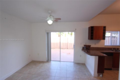 Touwnhouse à louer à Hialeah, Floride: 2 chambres, 106.84 m2 № 1347894 - photo 3