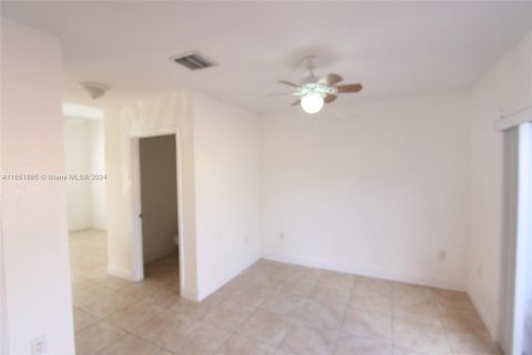 Townhouse in Hialeah, Florida 2 bedrooms, 106.84 sq.m. № 1347894 - photo 10