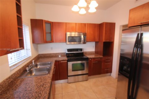 Adosado en alquiler en Hialeah, Florida, 2 dormitorios, 106.84 m2 № 1347894 - foto 7