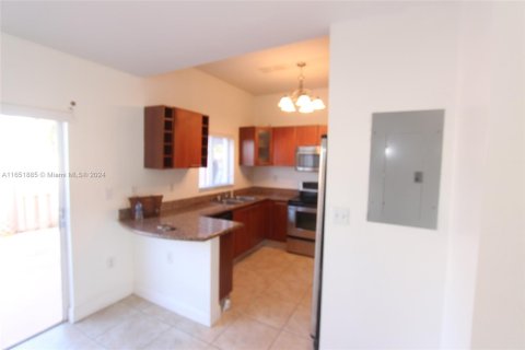 Townhouse in Hialeah, Florida 2 bedrooms, 106.84 sq.m. № 1347894 - photo 5