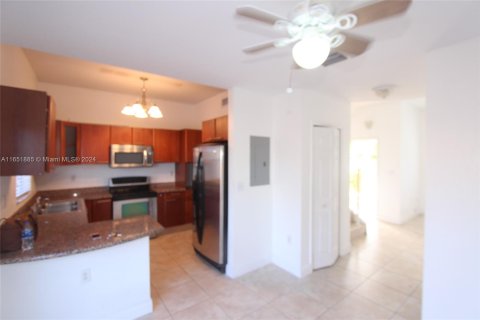 Touwnhouse à louer à Hialeah, Floride: 2 chambres, 106.84 m2 № 1347894 - photo 4