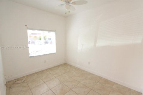 Adosado en alquiler en Hialeah, Florida, 2 dormitorios, 106.84 m2 № 1347894 - foto 9