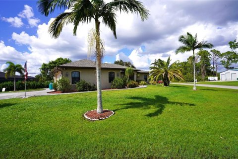 Casa en venta en Port Charlotte, Florida, 3 dormitorios, 142.51 m2 № 1402387 - foto 1