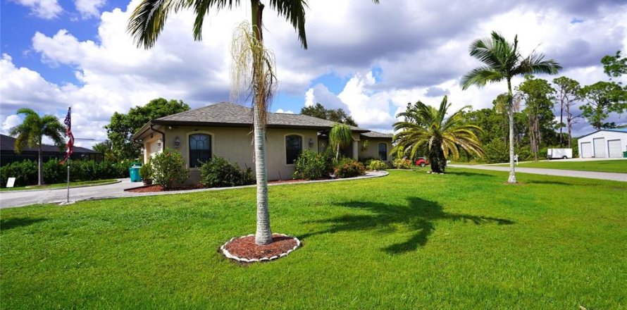 Casa en Port Charlotte, Florida 3 dormitorios, 142.51 m2 № 1402387