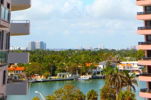 Condo in Miami Beach, Florida, 1 bedroom  № 1047348 - photo 3