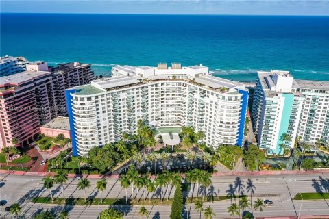 Condo in Miami Beach, Florida, 1 bedroom  № 1047348 - photo 12