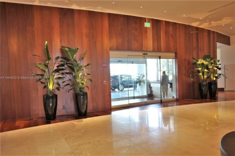 Condo in Miami Beach, Florida, 1 bedroom  № 1047348 - photo 14