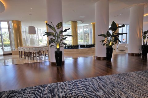 Condo in Miami Beach, Florida, 1 bedroom  № 1047348 - photo 16