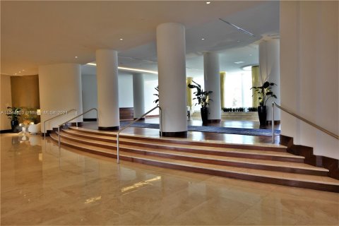 Condo in Miami Beach, Florida, 1 bedroom  № 1047348 - photo 13