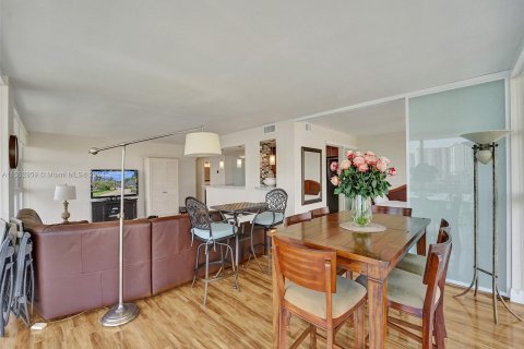 Copropriété à vendre à Hallandale Beach, Floride: 2 chambres, 132.85 m2 № 1073373 - photo 11