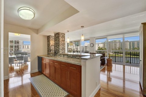 Copropriété à vendre à Hallandale Beach, Floride: 2 chambres, 132.85 m2 № 1073373 - photo 13