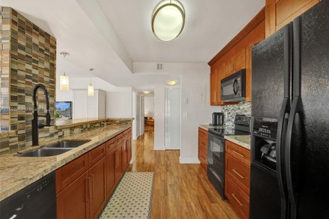 Copropriété à vendre à Hallandale Beach, Floride: 2 chambres, 132.85 m2 № 1073373 - photo 15